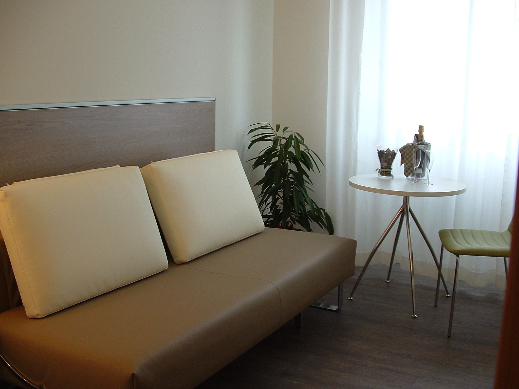 suite | living area | led tv