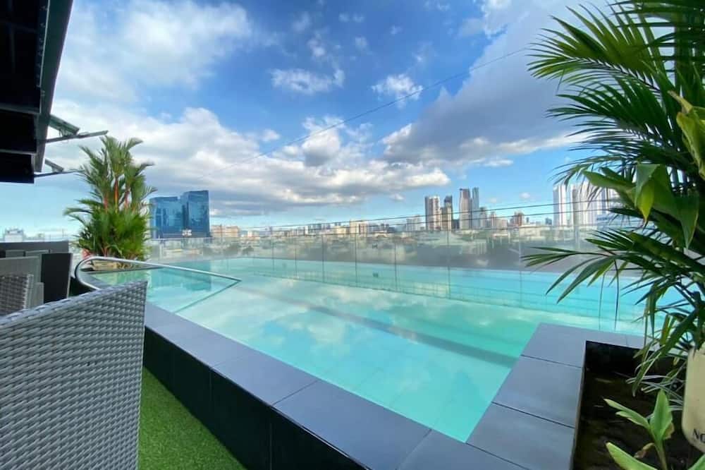 Jade Hotel & Suites