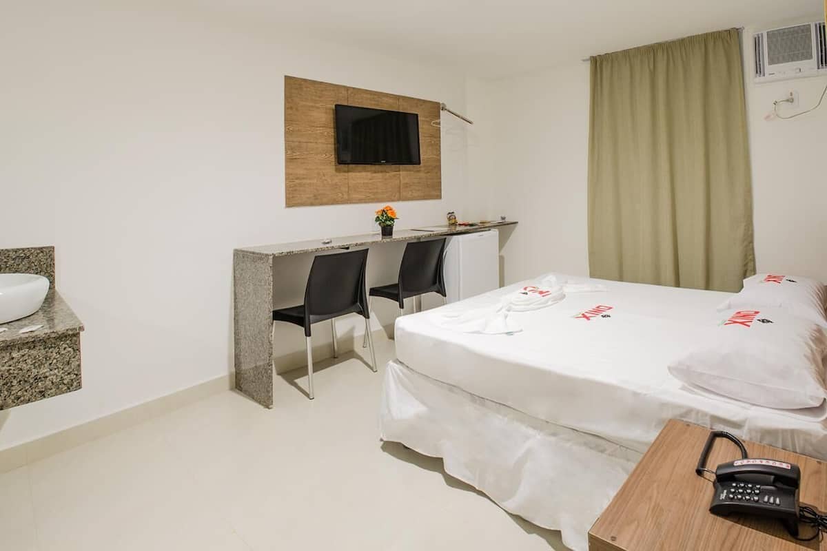 Minibar, Schreibtisch, Verdunkelungsvorhänge, Bügeleisen/Bügelbrett