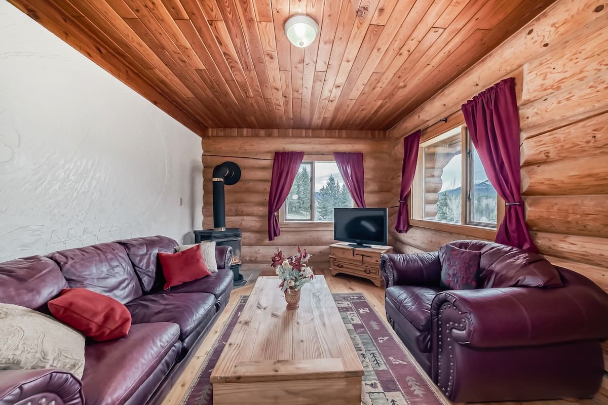 Cabana executiva | Sala d'estar | Taula de tennis de taula i estèreo 