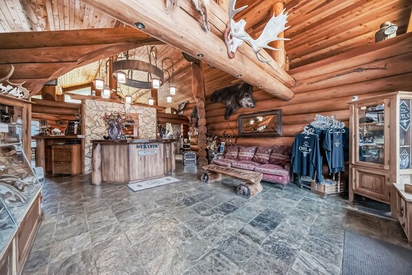 Lobby - Terracana Ranch Resort (Valemount)