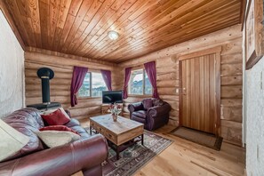 Executive One Bedroom Cabin | Living area - Terracana Ranch Resort  (Valemount)