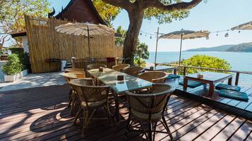 Breakfast, lunch, dinner served; Thai cuisine, sea views