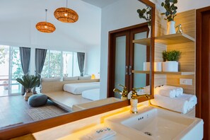 Deluxe Sea View | Minibar, blendingsgardiner, wi-fi (inkludert) og sengetøy