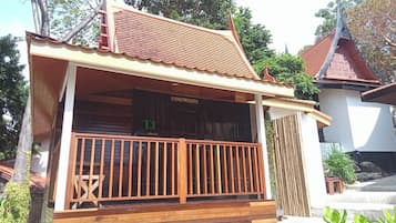 Standard Cottage, Garden View