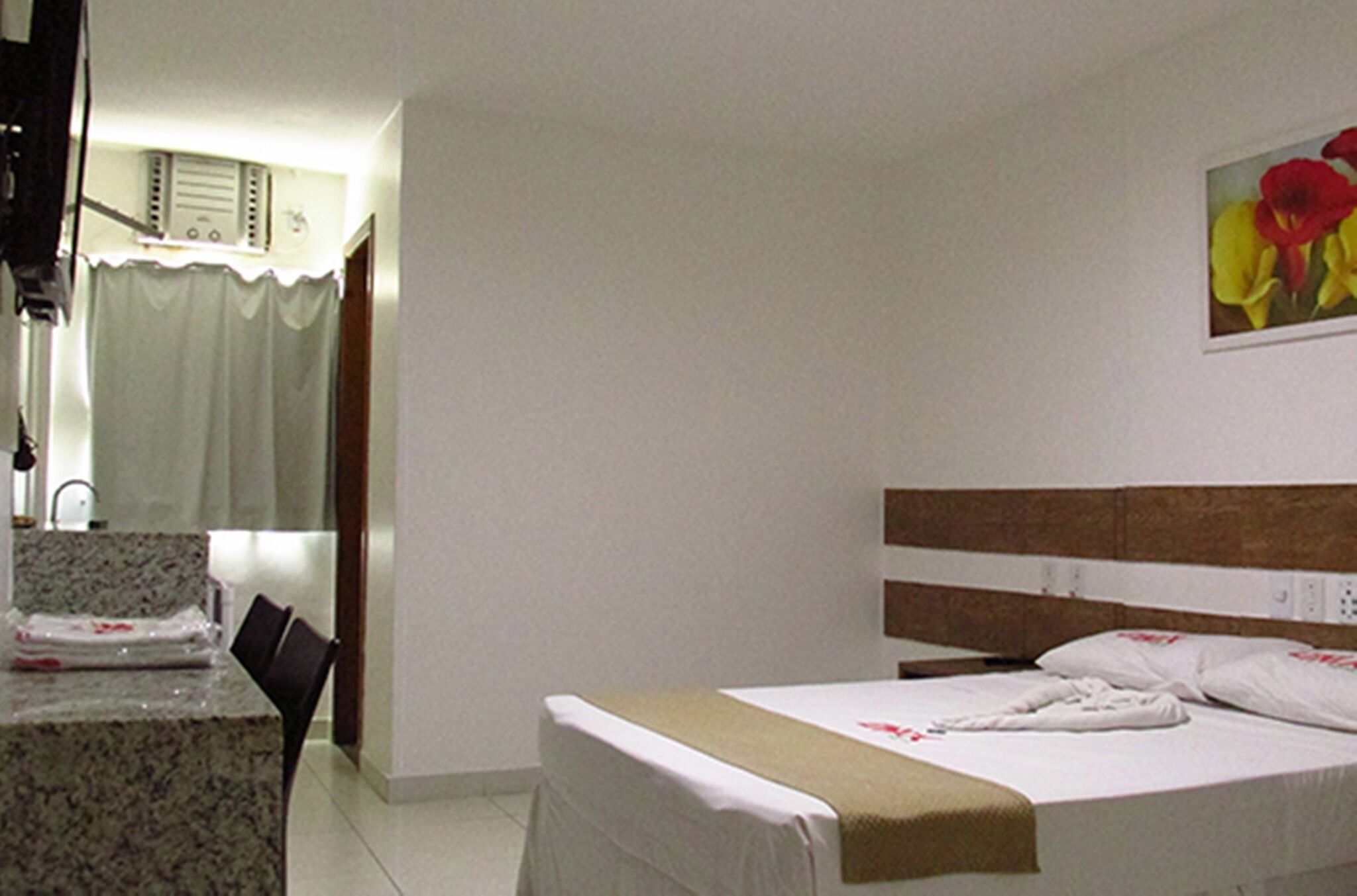Minibar, free WiFi, bed sheets