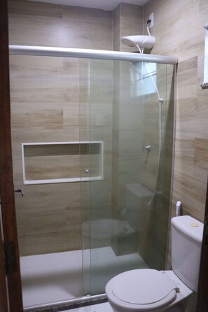 Minibar, wifi gratis, ropa de cama y accesible en silla de ruedas