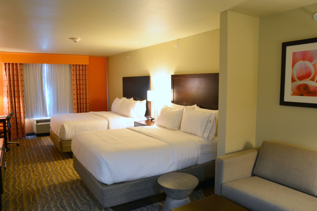 Suite, Multiple Beds (Wet Bar) | Desk, laptop workspace, iron/ironing board, rollaway beds (free)