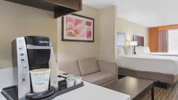 Desk, laptop workspace, iron/ironing board, free rollaway beds