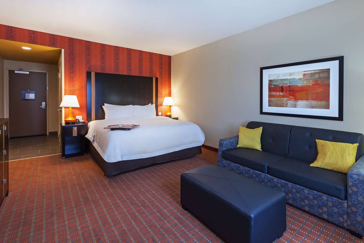 room, 1 king bed, non smoking, refrigerator | in-room safe, iron/ironing board, free cots/infant beds, free wifi