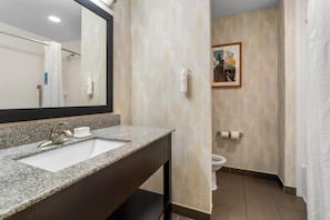 Habitación, 1 cama de matrimonio grande, no fumadores, frigorífico | Baño | Secador de pelo y toallas