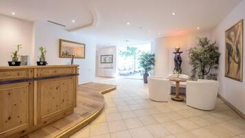 Een sauna, een stoombad, lichaamsbehandelingen, body wraps, body scrubs