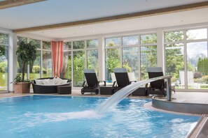 Piscine couverte, piscine extérieure (ouverte en saison)