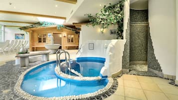 Un sauna, baño turco, tratamientos corporales, envolturas corporales