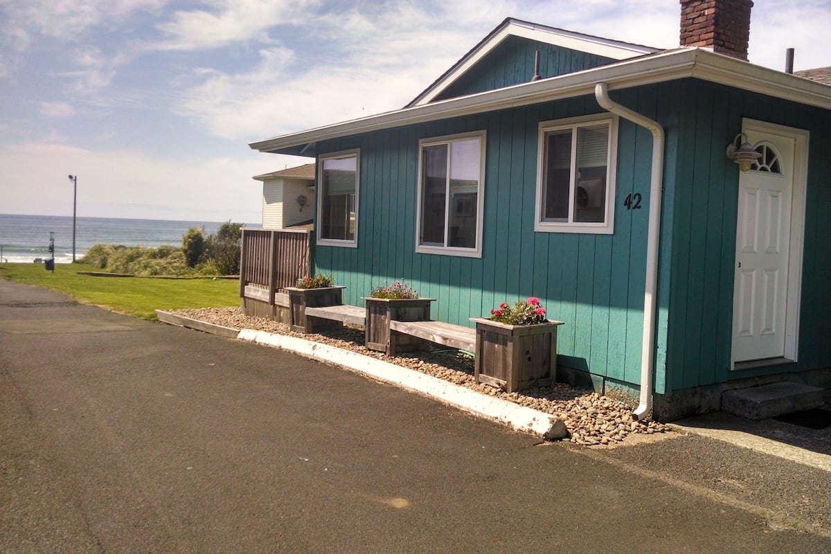 (G) Cottage, 2 Queen Beds, Ocean View (Pet Friendly) | 1 slaapkamer, gratis wifi, beddengoed