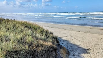 PĂ„ stranden och volleyboll