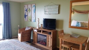 (D) Signature Room, 1 King Bed, Kitchen, Ocean View (No Children or Pets) | Room amenity
