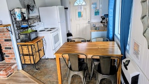 Private kitchen - Silver Surf Motel (Yachats)