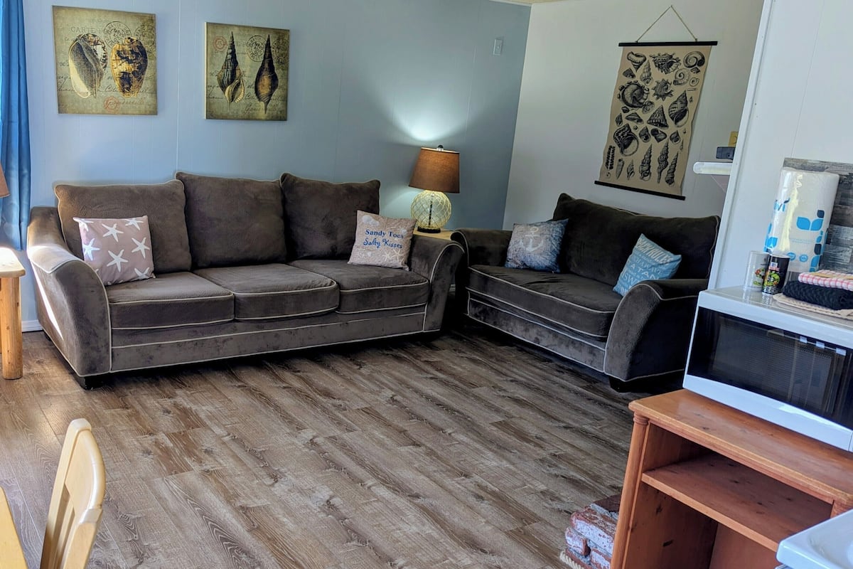 Basic Cottage, 2 Bedrooms, Non Smoking, Fireplace (Non-View Cottage (Pet-Friendly)) | Living area | 32-inch flat-screen TV with cable channels, TV, DVD player