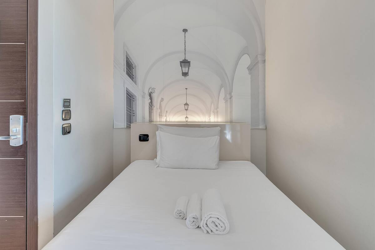Standard Single Room, Non Smoking, Terrace | 1 bilik tidur, peti besi dalam bilik, meja, langsir/tirai gelap terus
