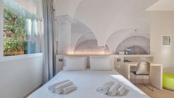 Deluxe-Doppelzimmer | Zimmersafe, Schreibtisch, Verdunkelungsvorhänge, kostenloses WLAN