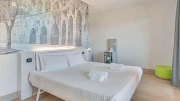 Zimmersafe, Schreibtisch, VerdunkelungsvorhÀnge, kostenloses WLAN