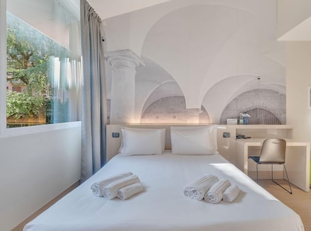 Una cassaforte in camera, una scrivania, tende oscuranti, Wi-Fi gratuito. B&B HOTEL Bergamo City