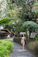 Deluxe Hillside | Frigobar, cofres nos quartos, Wi-Fi de cortesia, roupa de cama