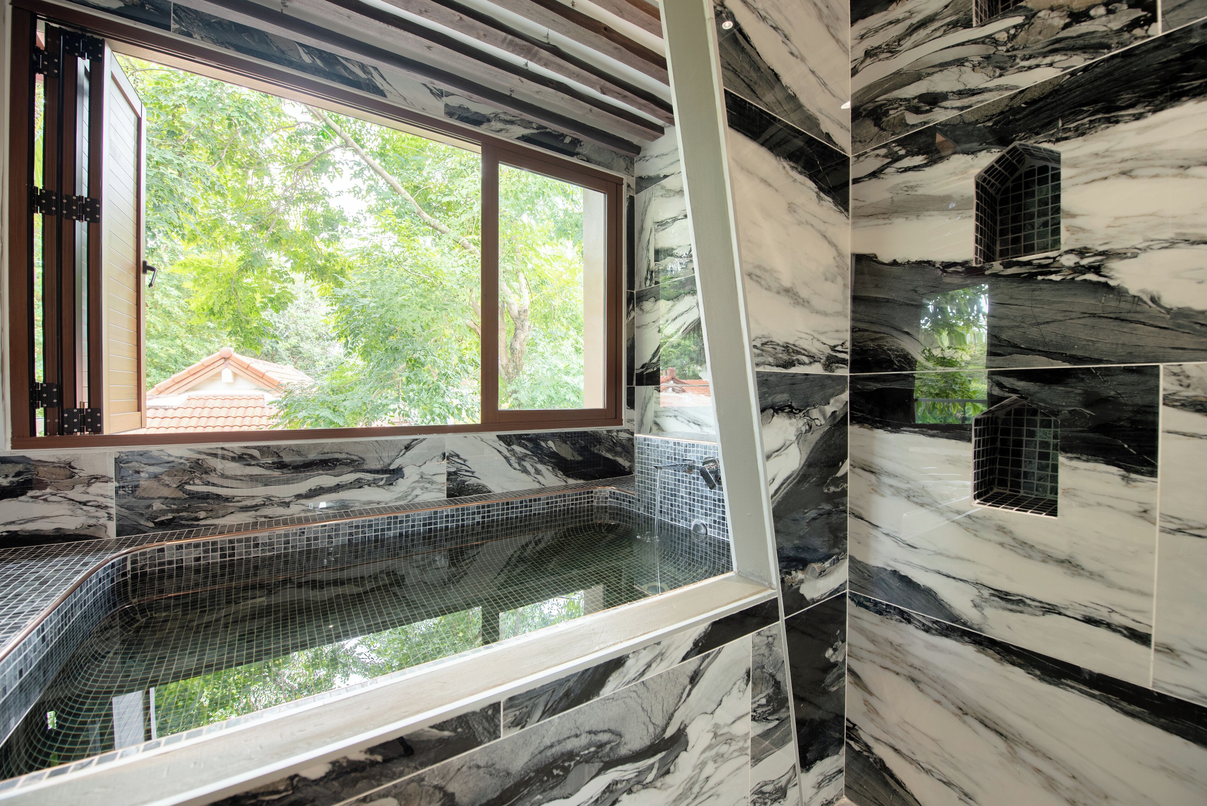 suite wooden style | 1 bedroom, minibar, in-room safe, free wifi