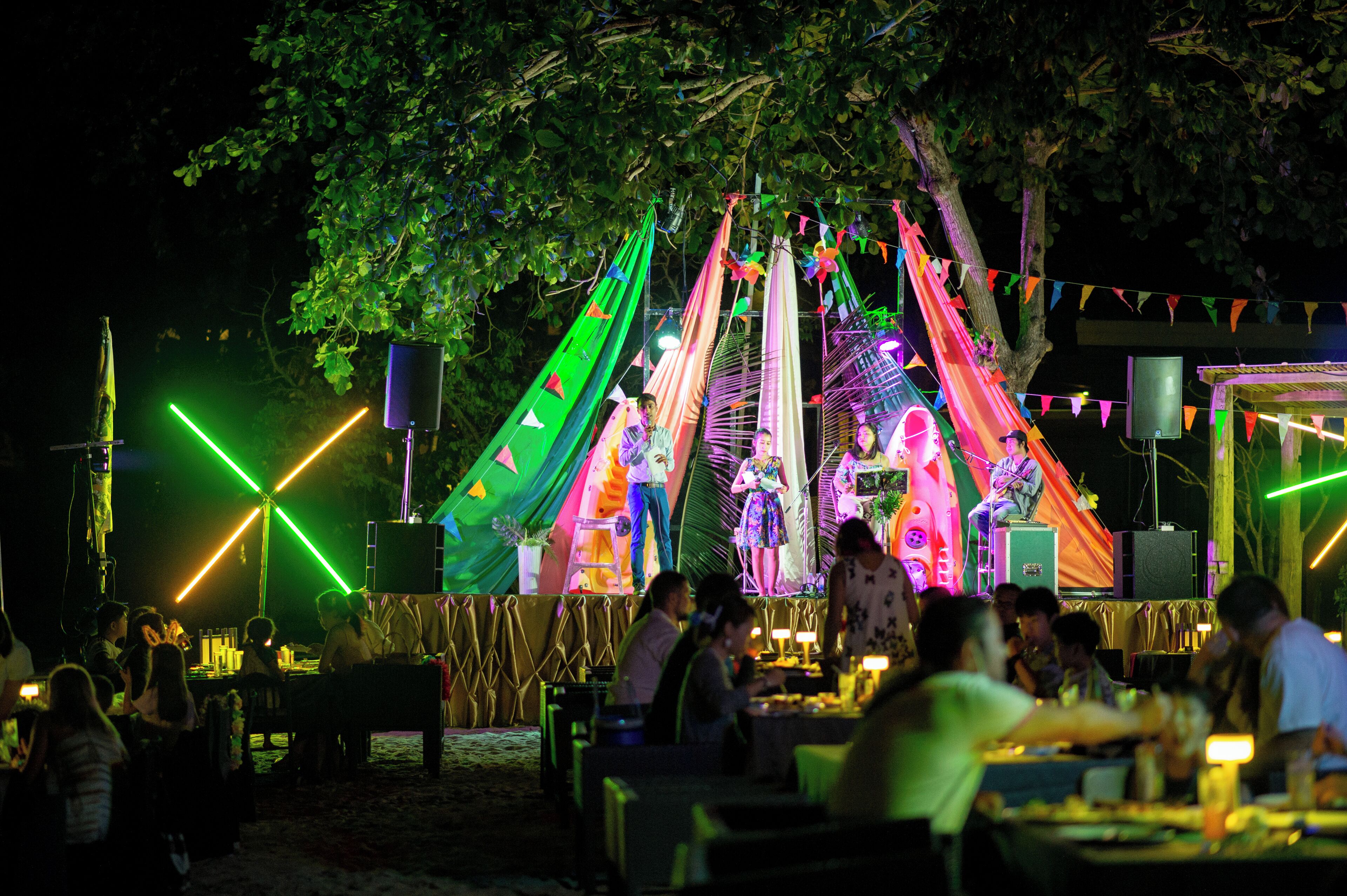 breakfast, lunch, dinner served; thai cuisine