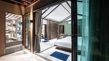 Suite Wooden Style | 迷你吧、客房內保險箱、免費無線上網、床單
