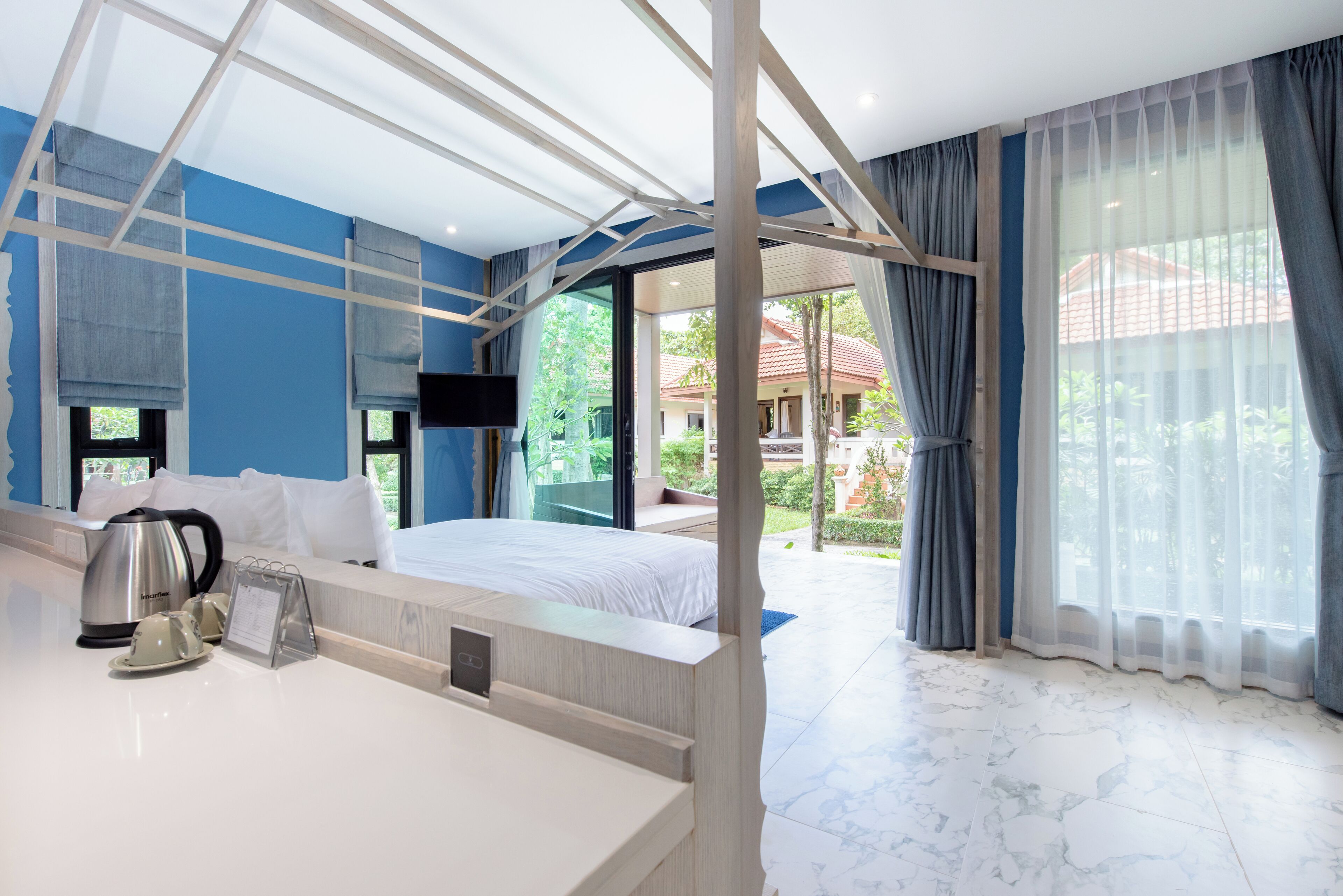 suite pool stone | 1 bedroom, minibar, in-room safe, free wifi