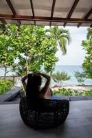 Suite Ocean Front | Frigobar, cofres nos quartos, Wi-Fi de cortesia, roupa de cama