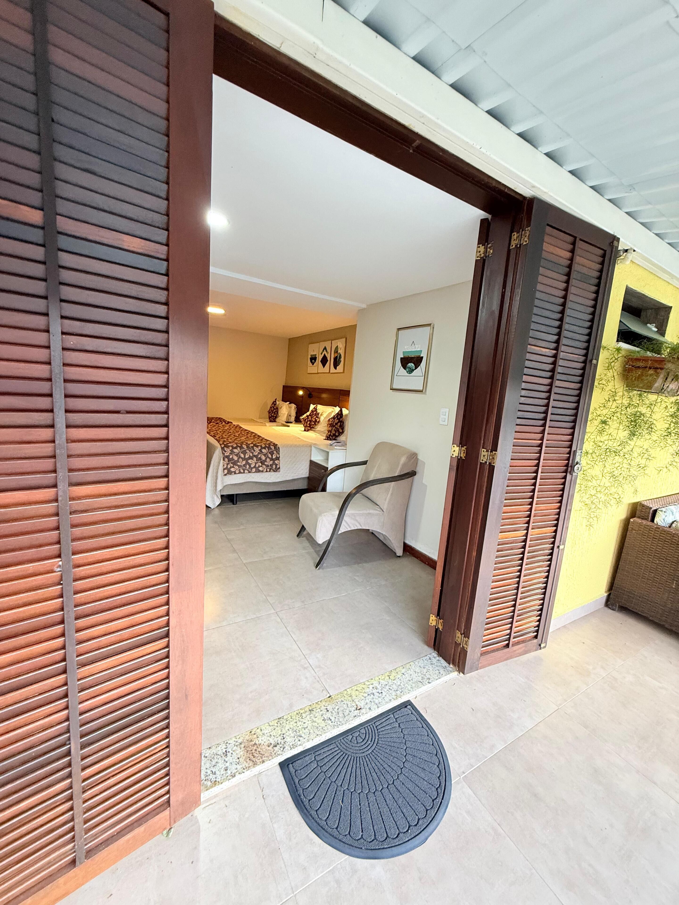 Quarto triplo premium | Frigobar, escrivaninha, espaço de trabalho para notebook