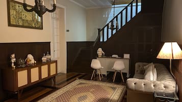 En 32-tommers LED-TV med kabel-kanaler samt TV