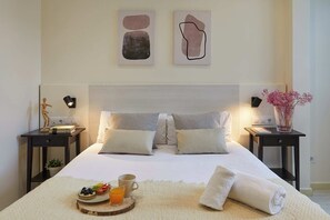 Comfort Penthouse, 2 Bedrooms (1052) | Blackout drapes, soundproofing, iron/ironing board - Sagrada Familia Flats (Barcelona)