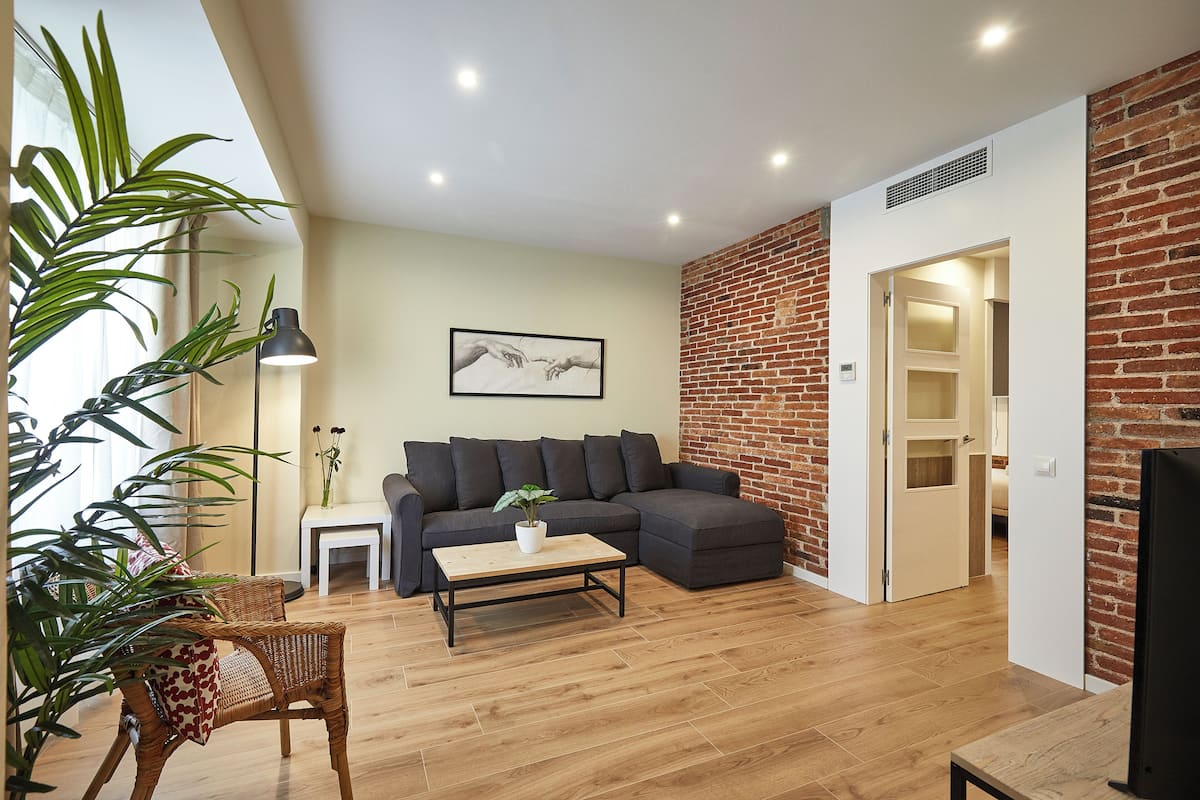 Superior Apartment, 4 Bedrooms (1034) | Living area