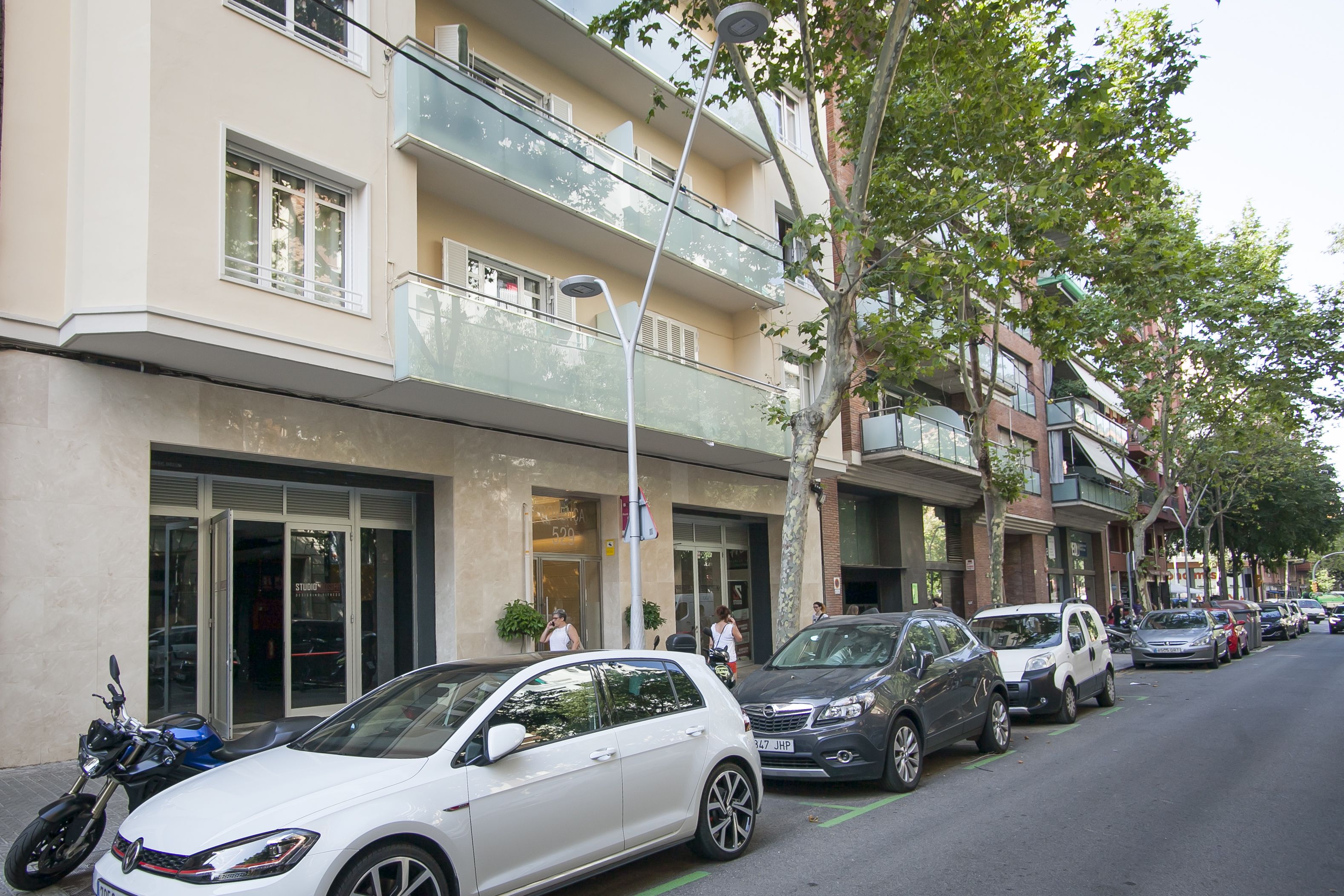 Vista frontal de la propiedad