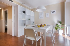Superior Apartment, 4 Bedrooms (1021) | Dining room - Sagrada Familia Flats (Barcelona)