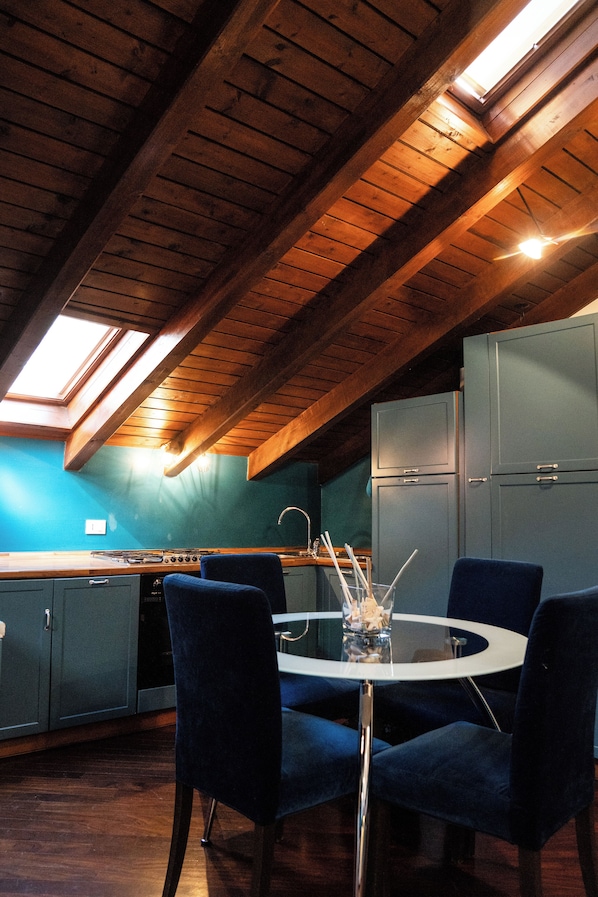 Apartament de luxe (Appartamento Suite) | Sala d'estar | Televisor intel·ligent de 30 polzades amb canals per satèl·lit