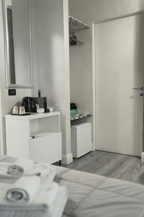 Deluxe Room | Cadar Frette Itali, peralatan tempat tidur premium, gebar bulu kapas 