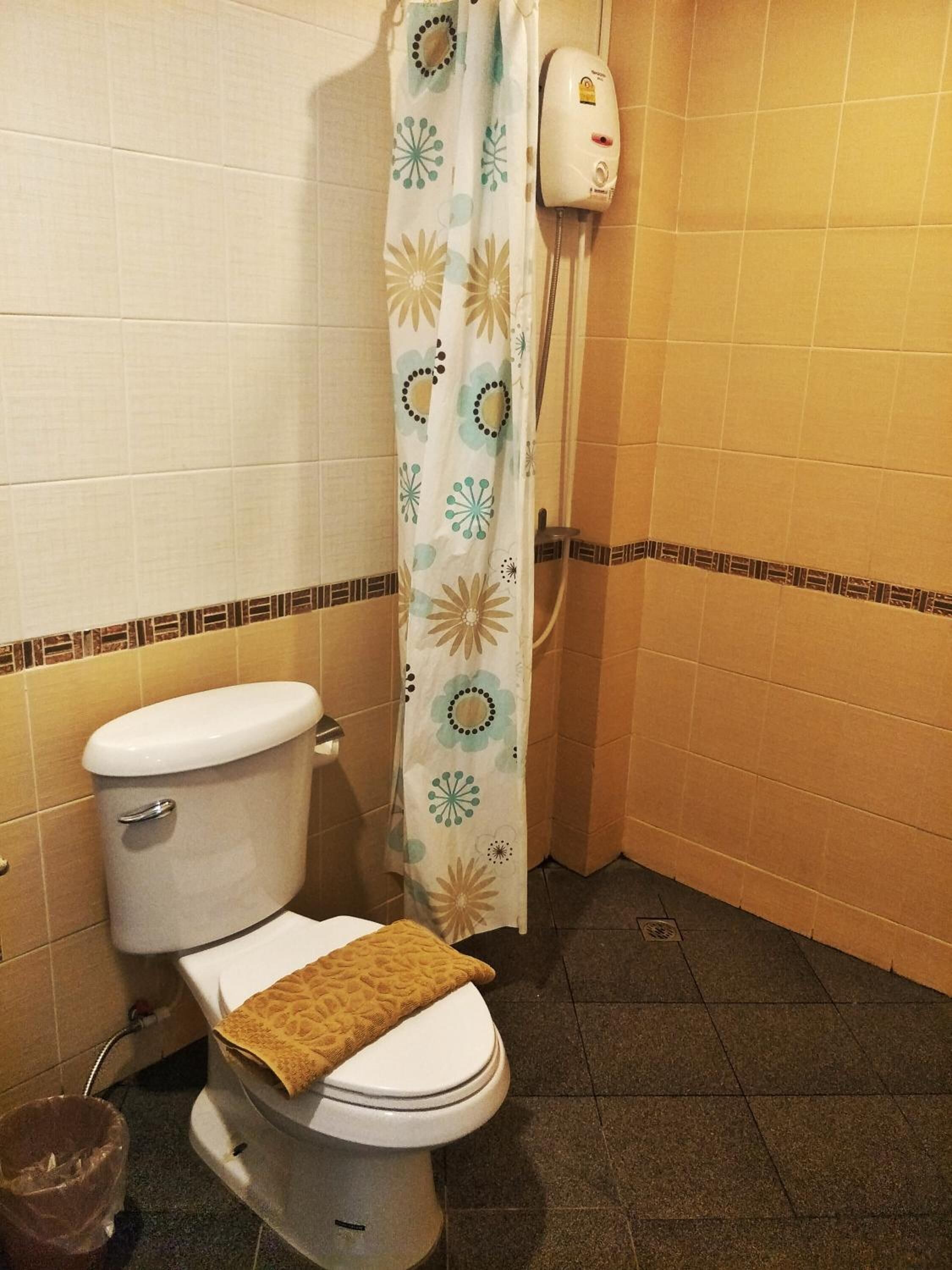 shower, free toiletries, towels