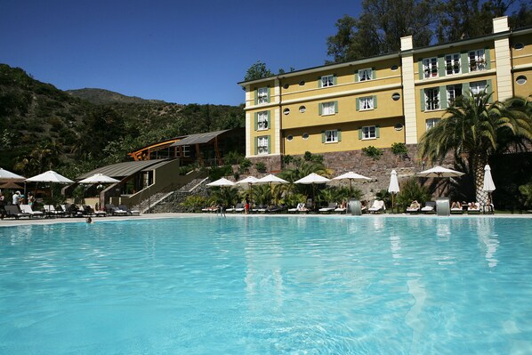 Indoor pool, outdoor pool - Termas Jahuel Hotel & Spa (Santa Maria)
