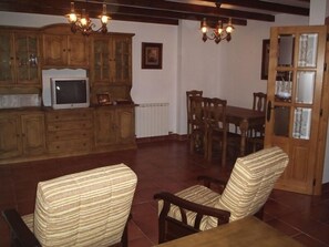 Traditional House | Living area | TV - Casa Rural Arturo I (Sahagun)