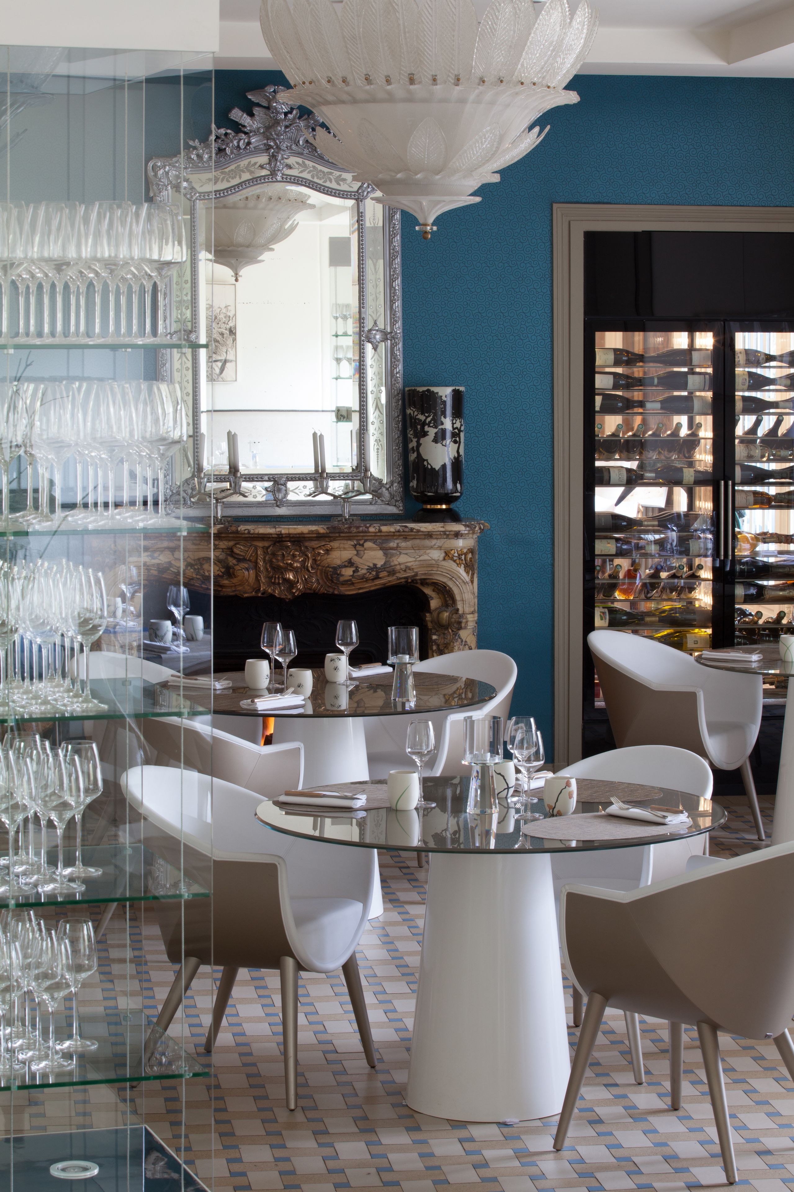 Breakfast, lunch, dinner served; French cuisine 