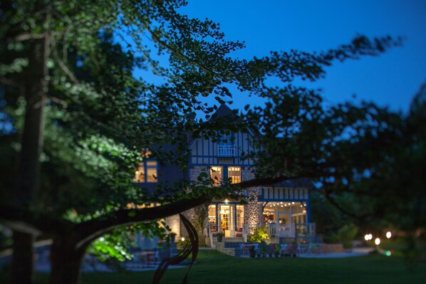 Façade de l’hébergement - soirée/nuit