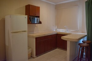 Großer Kühlschrank, Mikrowelle