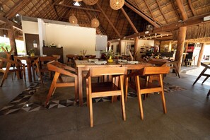 Breakfast, lunch, dinner served; seafood  - Tecnohotel Beach (Dzemul)