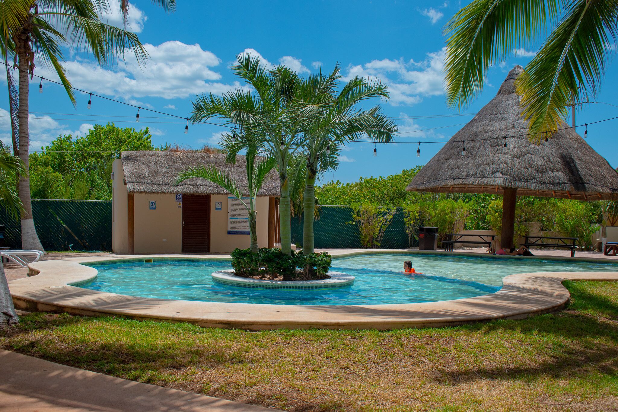 2 outdoor pools, open 8:00 am to 9:00 pm, pool loungers