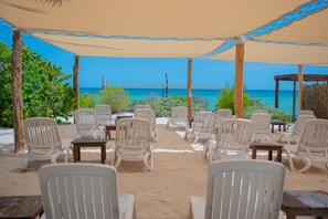 On the beach, free beach cabanas, sun loungers, beach umbrellas - Tecnohotel Beach (Dzemul)